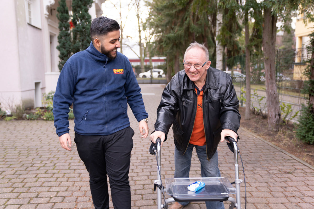 Helfen Und Helfen Lassen - Olympiastadion Berlin