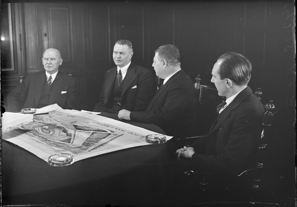 1930 - 1933